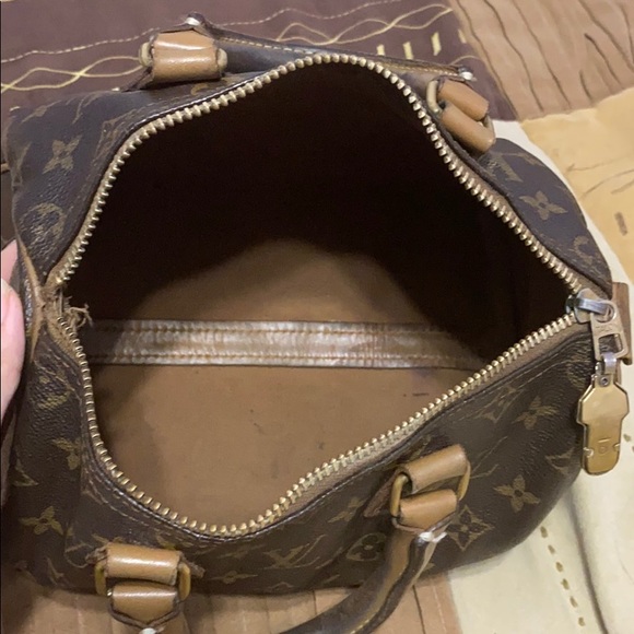 SOLD ✅ Authenticated LV Speedy 25 Monogram Canvas - Picture 9 of 10